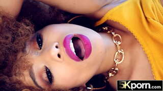 Big Ass Mainty Babe efa nokapohiny tsy eny amin&#039;ny Akoho