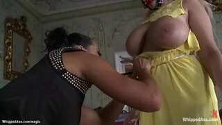 Brunette hieman dominatrix Sandra Romain ruoskat valtavat tissit pitkä blondi tsekki lesbo orja Angel Wicky sitten anaali nussii häntä köysi bondage hihna kukko