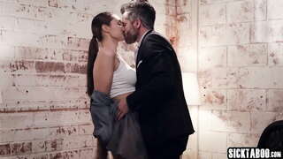 Sexy MILF Bella Rolland kreeg de lul zo hard en diep en ze vond het zo leuk