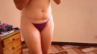 Salope de belle-mère, baise moi et suce mon pénis quand je rentre à la maison à partir de l&#039;étude de tous les jours