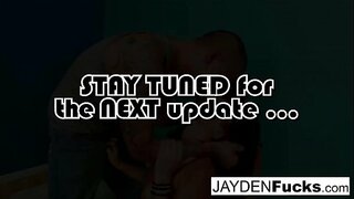 Kuuma brunette vittuile hänen ystävänsä