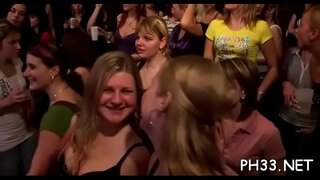 Блудницы айқайлайды в экстазе желтоқсандағы жабайы топтық жыныстық қатынас официантами Блудницы айқайлайды в экстазе желтоқсандағы жабайы топтық жыныстық қатынас официантами