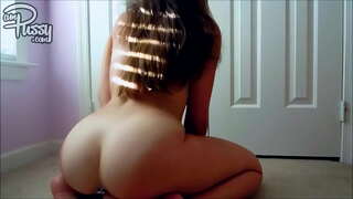 ���ೃತಕ ಲಿಂಗ ಕಾರ್ಪೆಟ್ ಮೇಲೆ ಮನೆಯಲ್ಲಿ